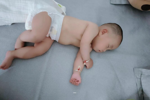 东方宝宝脚心出汗怎么回事