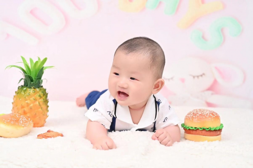 东方宝宝多久抬头